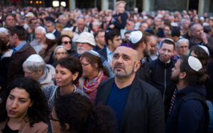 Akkor megtelt a szánk nevetéssel, nyelvünk pedig vigadozással.